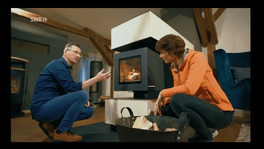 Unser Experte Hendrik Schütze zeigt im SWR Beitrag, wie man seinen Holzofen richtig bedient - Ofenführerschein